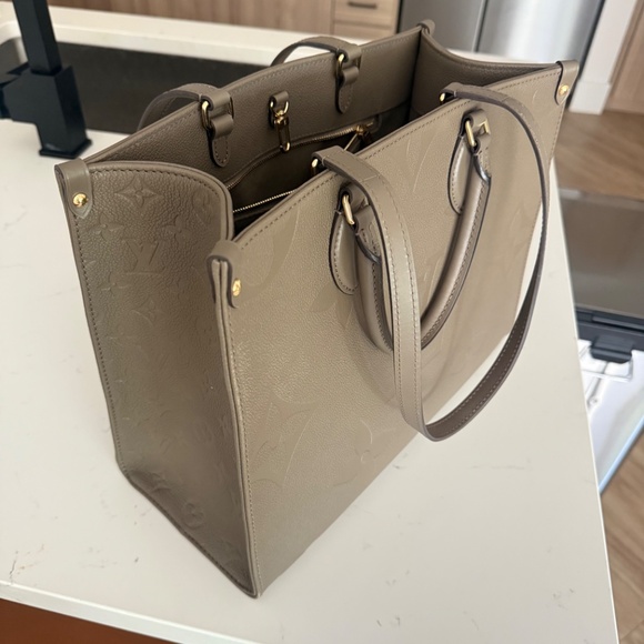 LOUIS VUITTON - On The Go Monogram Bag - Picture 2 of 4